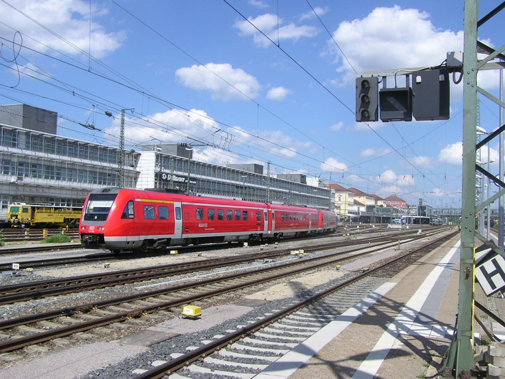VT 612 f�hrt in die Abstellung in Regensburg.