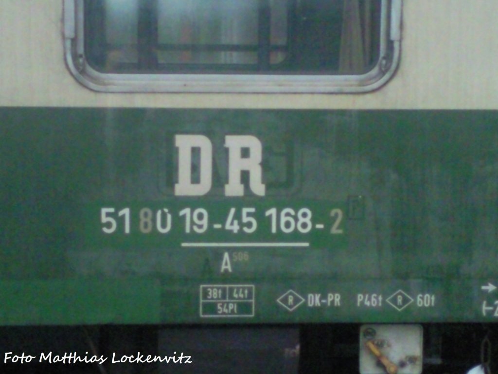 Wo jetzt Das DR Logo ist war zuvor ein BVG Logo gewesen / St�rtebeker-Zug am 30.6.12