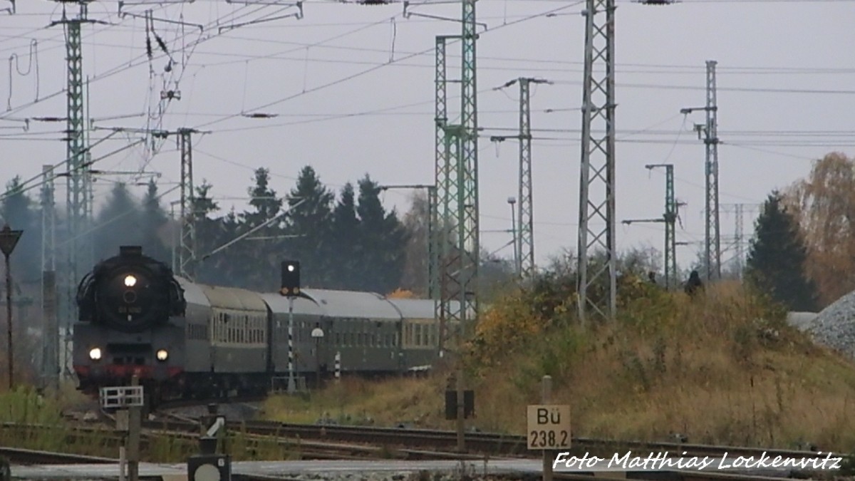 03 1010 unterwegs nach R�gen, hier am Srg in Stralsund am 7.11.15