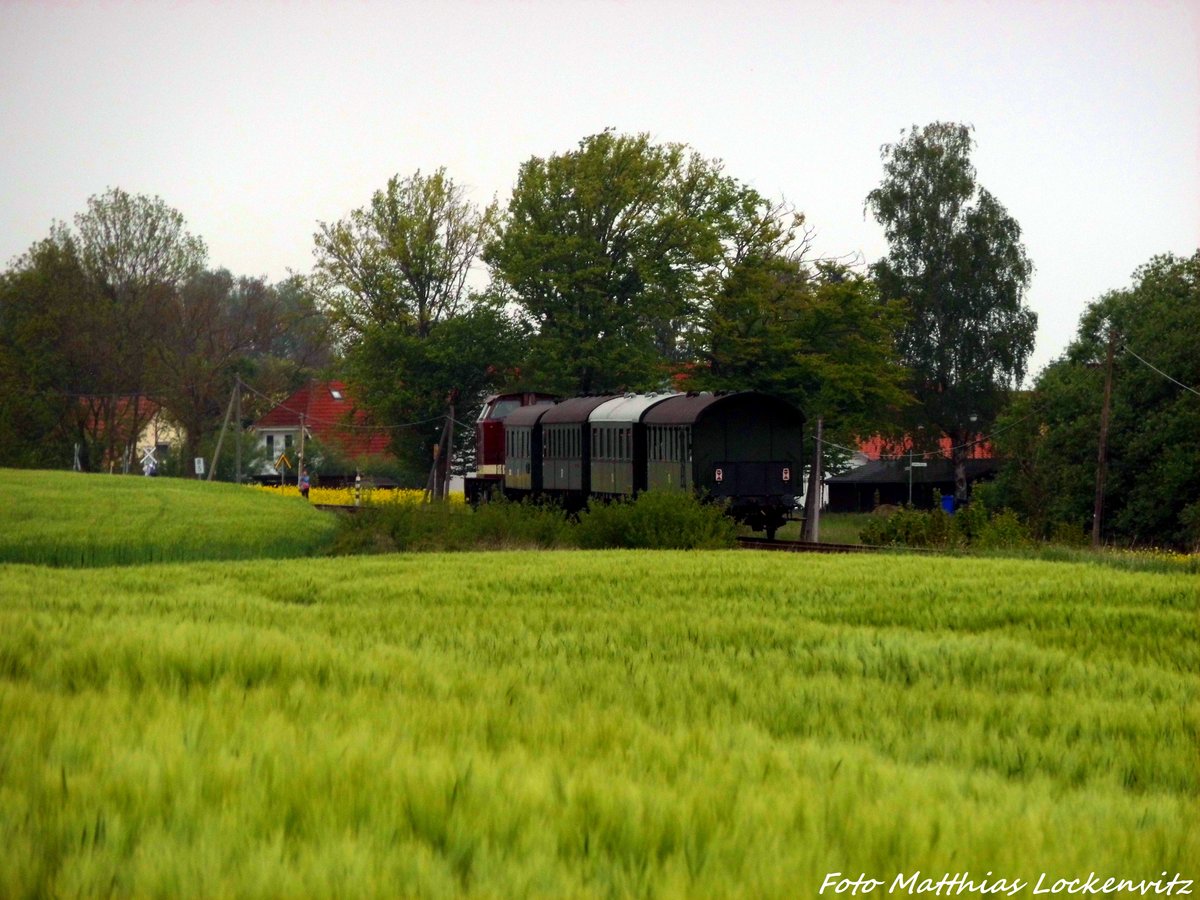 112 703 (203 230) unterwegs nach Bergen auf R�gen bei der vorbeifahrt am Putbusser Ortsteil Pastitz am 21.5.16