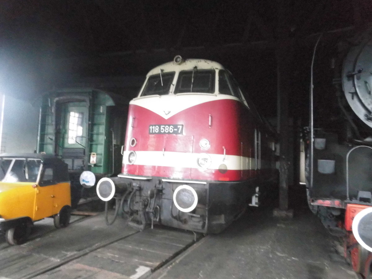 118 586-7 im Ringlokschuppen des Bw Sta�furt am 7.5.17