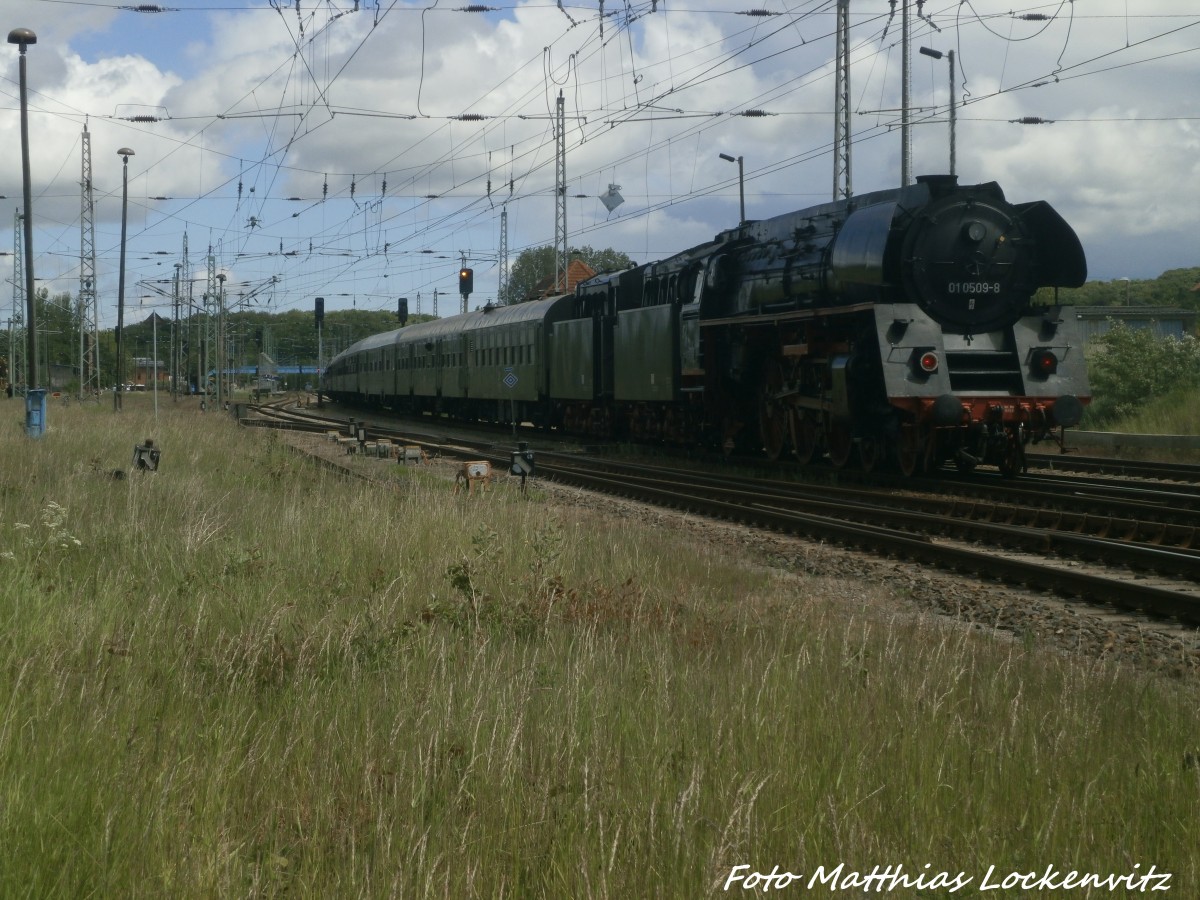 118 770 mit 01 0509 beim einfahren in Bergen auf R�gen am 30.5.15