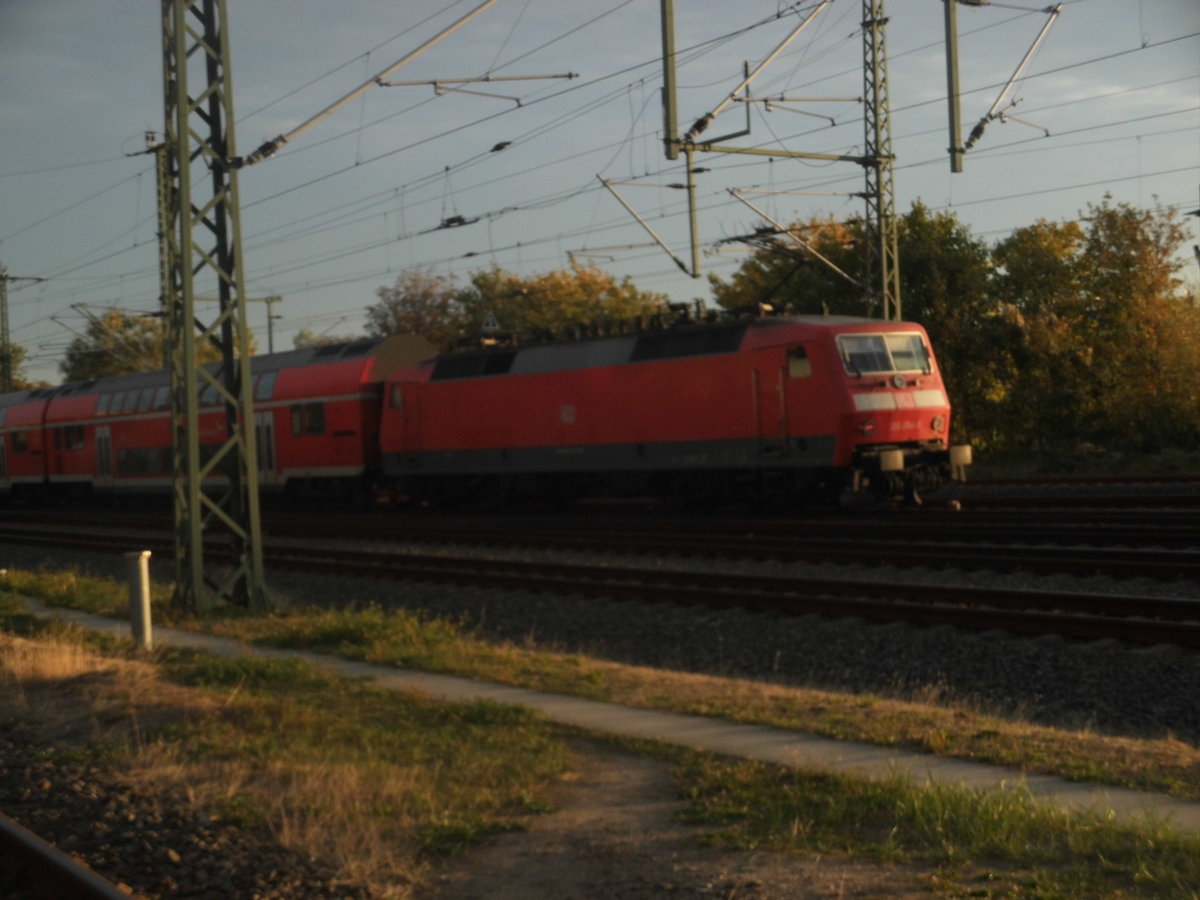 120 XXX verl�sst als RE1 mit ziel Rostock Hbf den Bahnhof Schwerin Hbf am 30.9.18