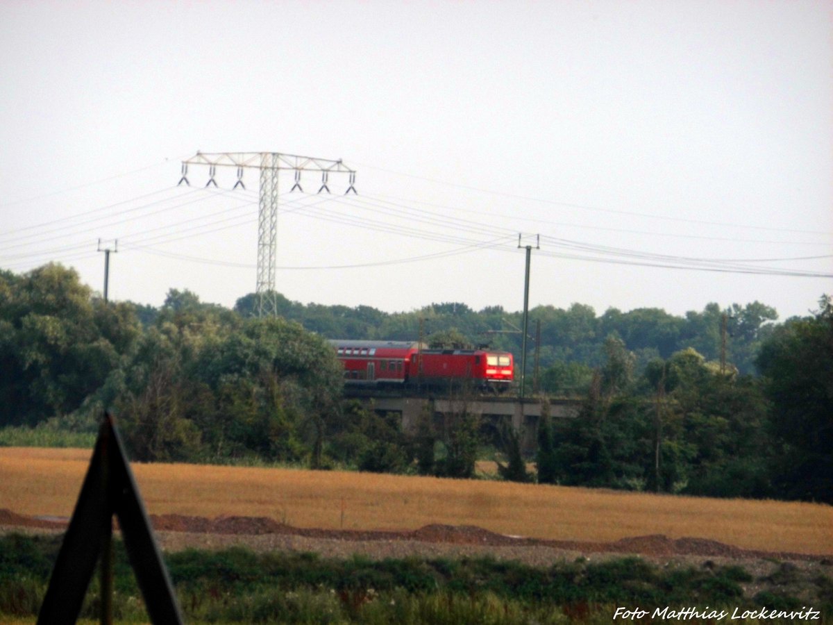 143 816 mit einen 760er Steuerwagen mit ziel Halle (Saale) Hbf und wird in k�rze Halle S�dstadt erreichen am 25.7.16