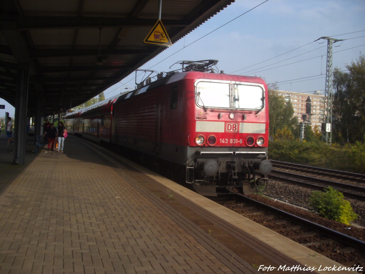 143 831 als S7 mit ziel Halle-Nietleben im Bahnhof Halle-Silberh�he am 8.9.14