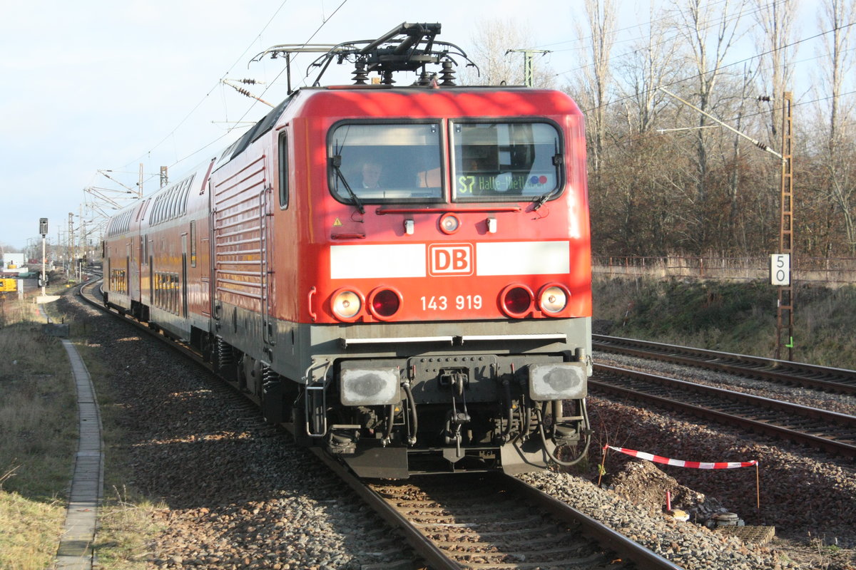 143 919 bei der Einfahrt in den Bahnhof Halle-Silberh�he a, 13.1.21