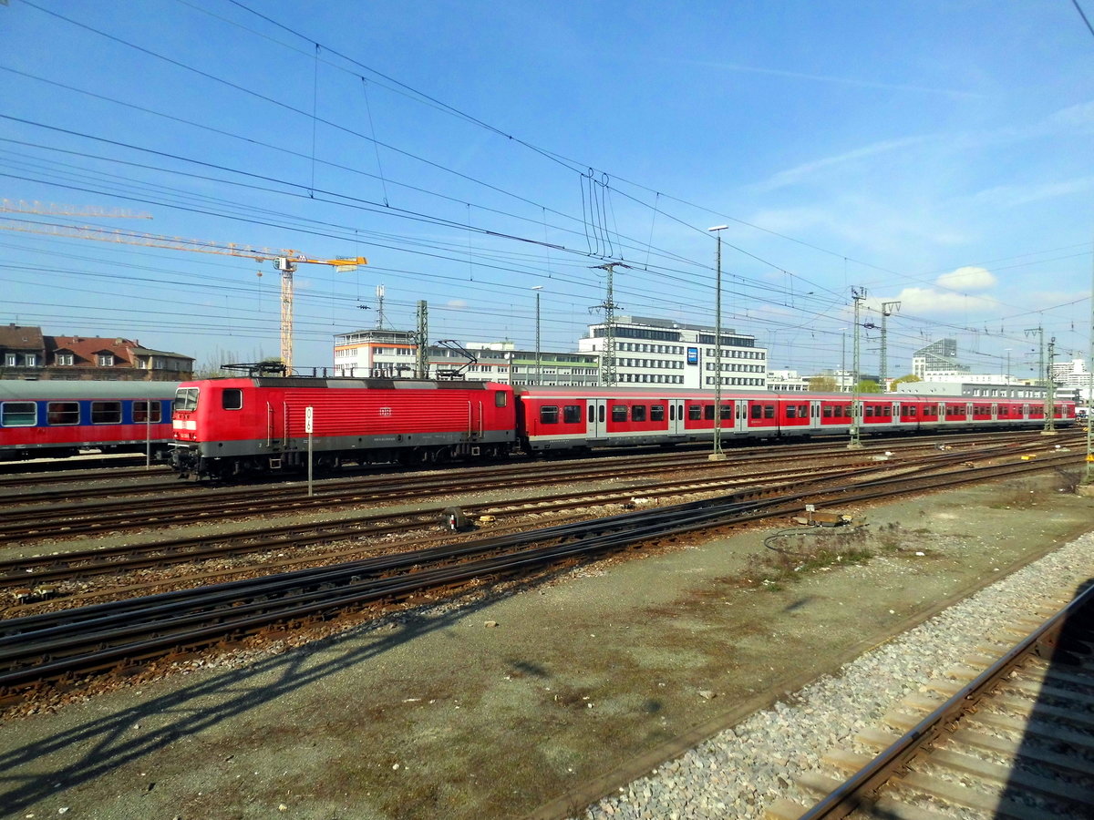 143 XXX mit einem S-Bahnzug abgestellt in N�rnberg am 8.4.17