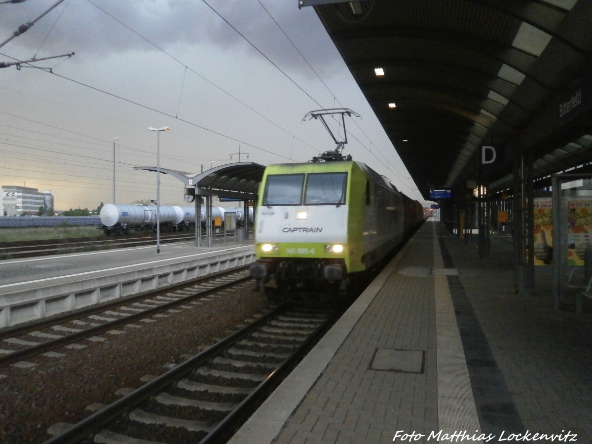 145 095 von Captrain mit einem G�terzug beim durchfahren des Bitterfelder Bahnhofs am 9.5.15