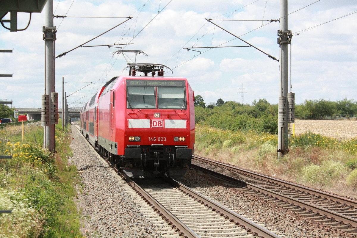 146 023 mit dem RE30 mit ziel Magdeburg Hbf bei der einfahrt in Z�beritz am 22.7.20