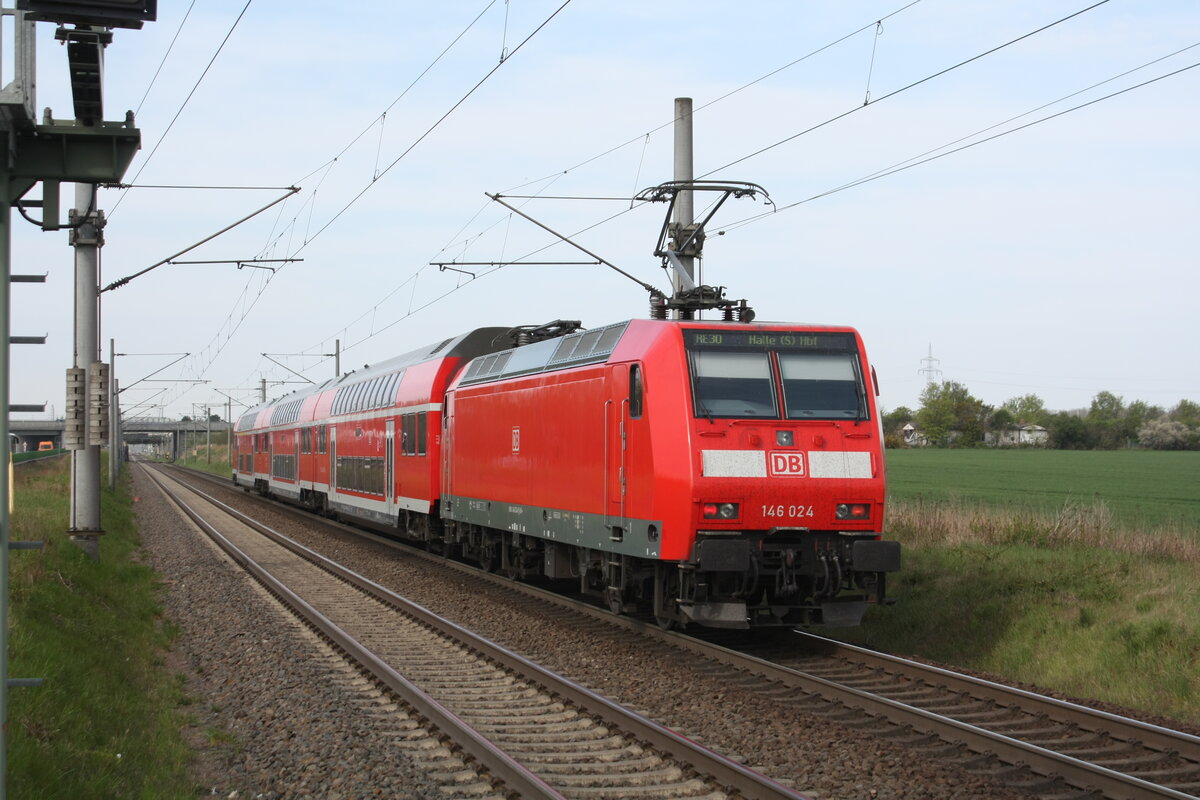 146 024 verl�sst den Haltepunkt Z�beritz in Richtung Halle/Saale Hbf am 29.4.22