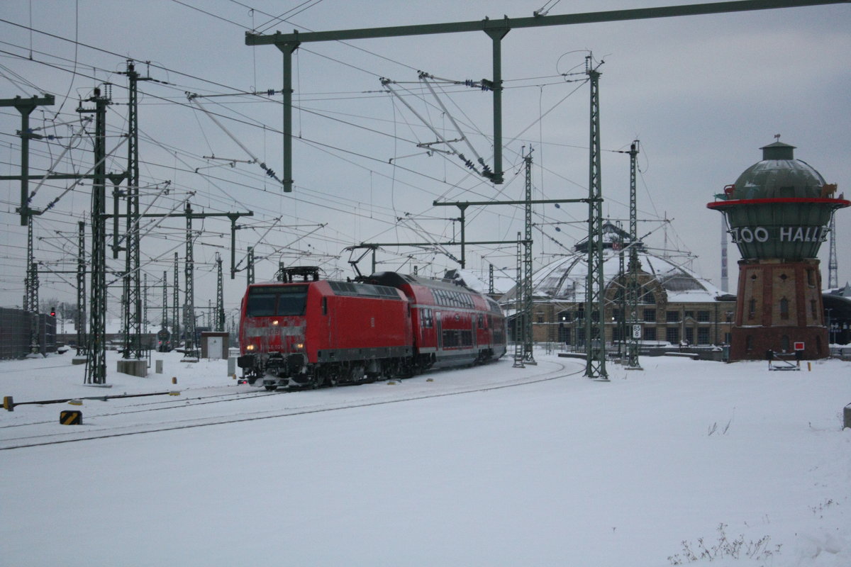 146 028 verl�sst mit dem RE30 mit ziel Magdeburg Hbf den Bahnhof Halle/Saale Hbf am 10.2.21