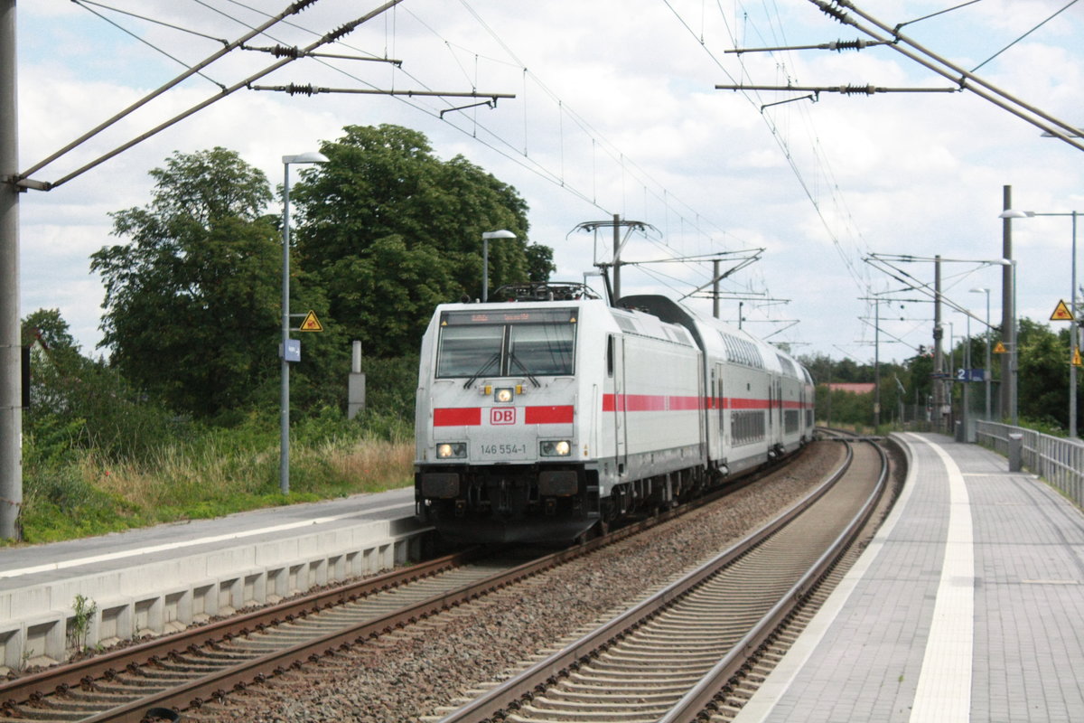 146 554 mit ihrer IC2 Garnitur bei der durchfahrt in Z�beritz am 22.7.20