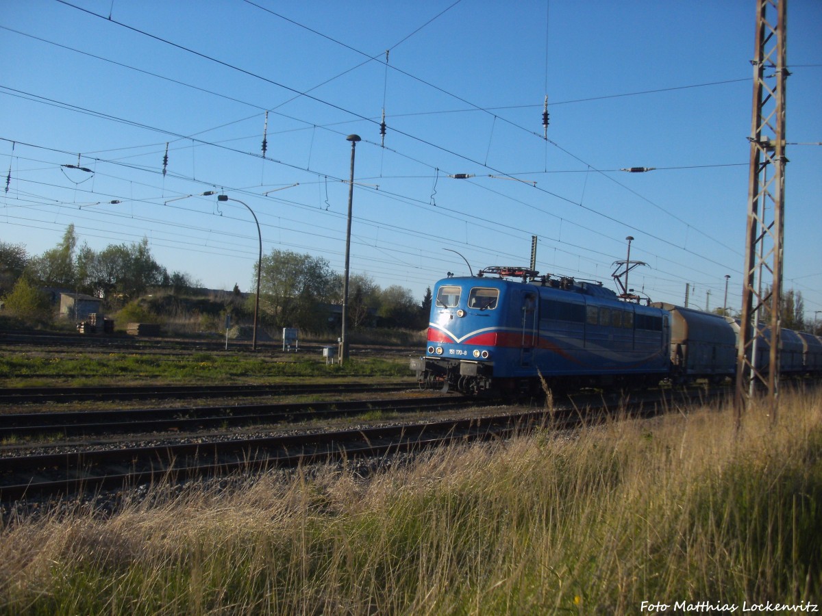 151 170-8 der SRI (D-EGP) bei der Ausfahrt aus Bergen auf R�gen am 28.4.14