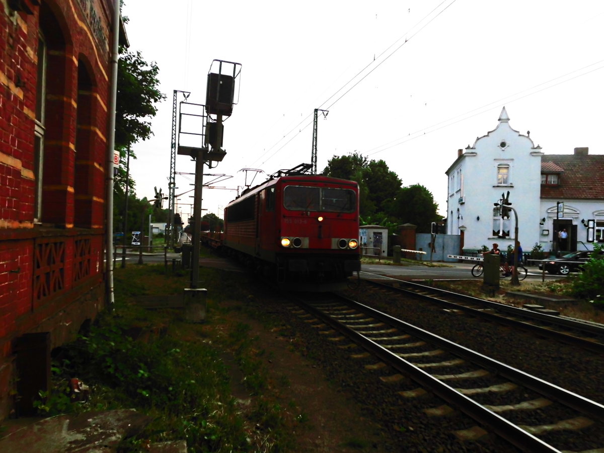 155 013 mit einen G�terzug bei der Durchfahrt in G�sen (b Genthin) am 1.6.18