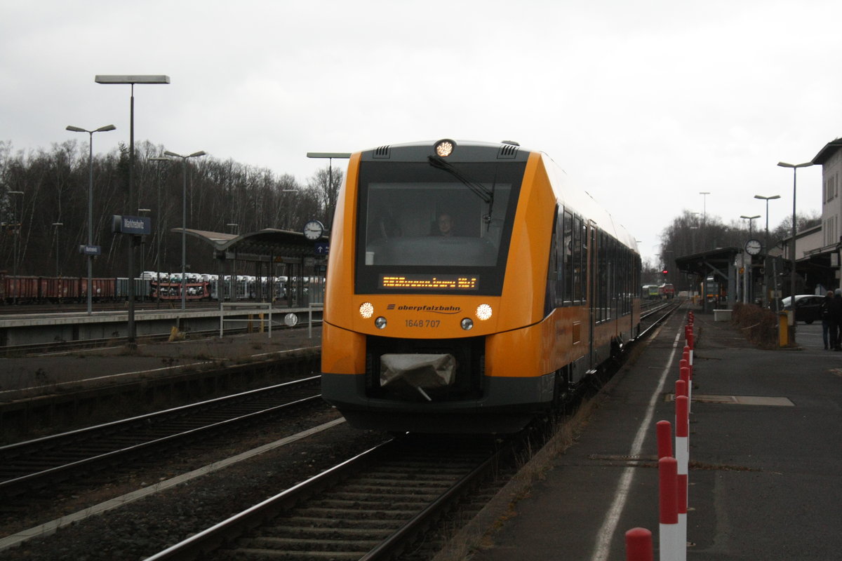 1648 707/207 der Oberpfalzbahn verl�sst als RB1 mit ziel Regensburg den Bahnhof Marktredwitz am 22.3.21
