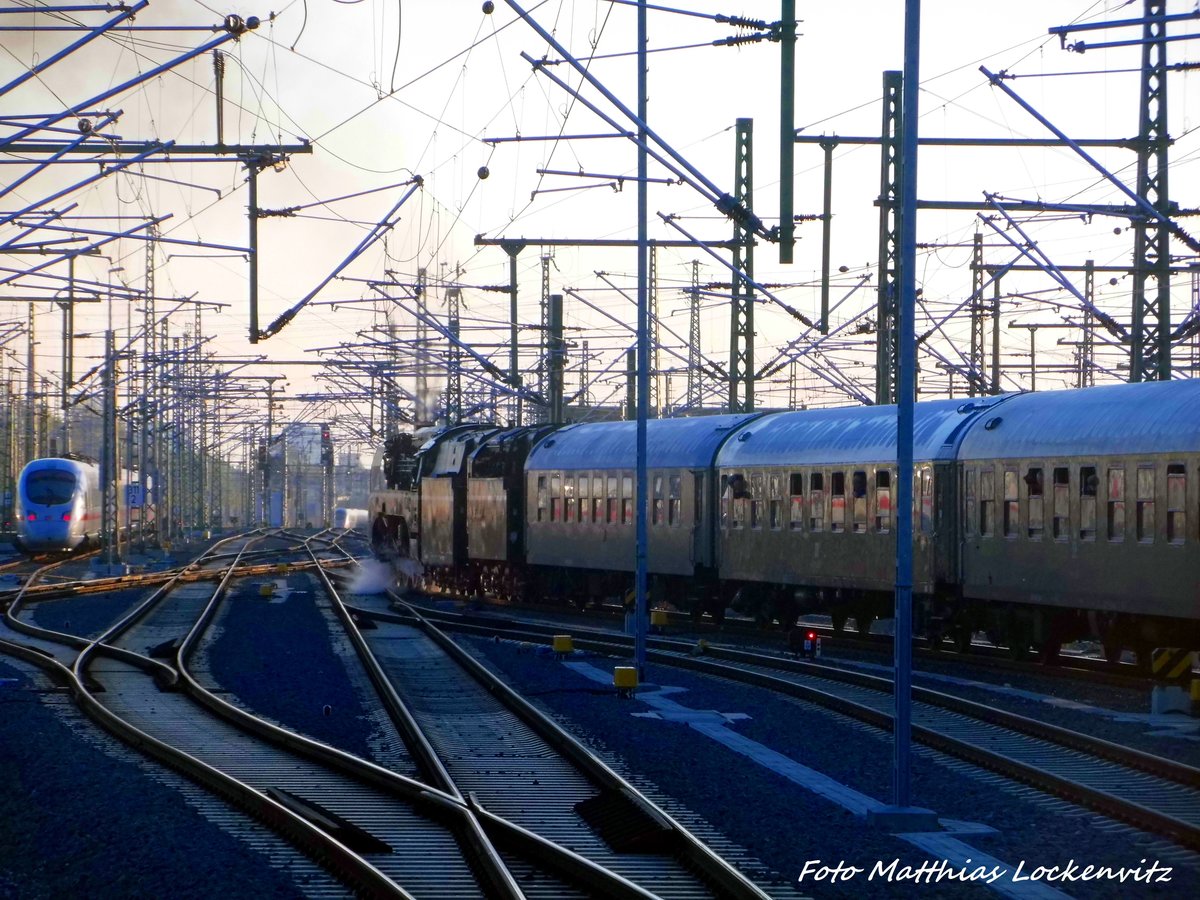 18 201 verl�sst den Leipziger Hbf in Richtung Hamburg am 7.5.16