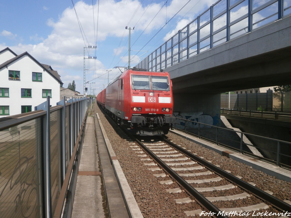 185 170 mit einem G�terzug beim durchfahren des Bahnhofs Halle-Ammendorf am 13.5.15