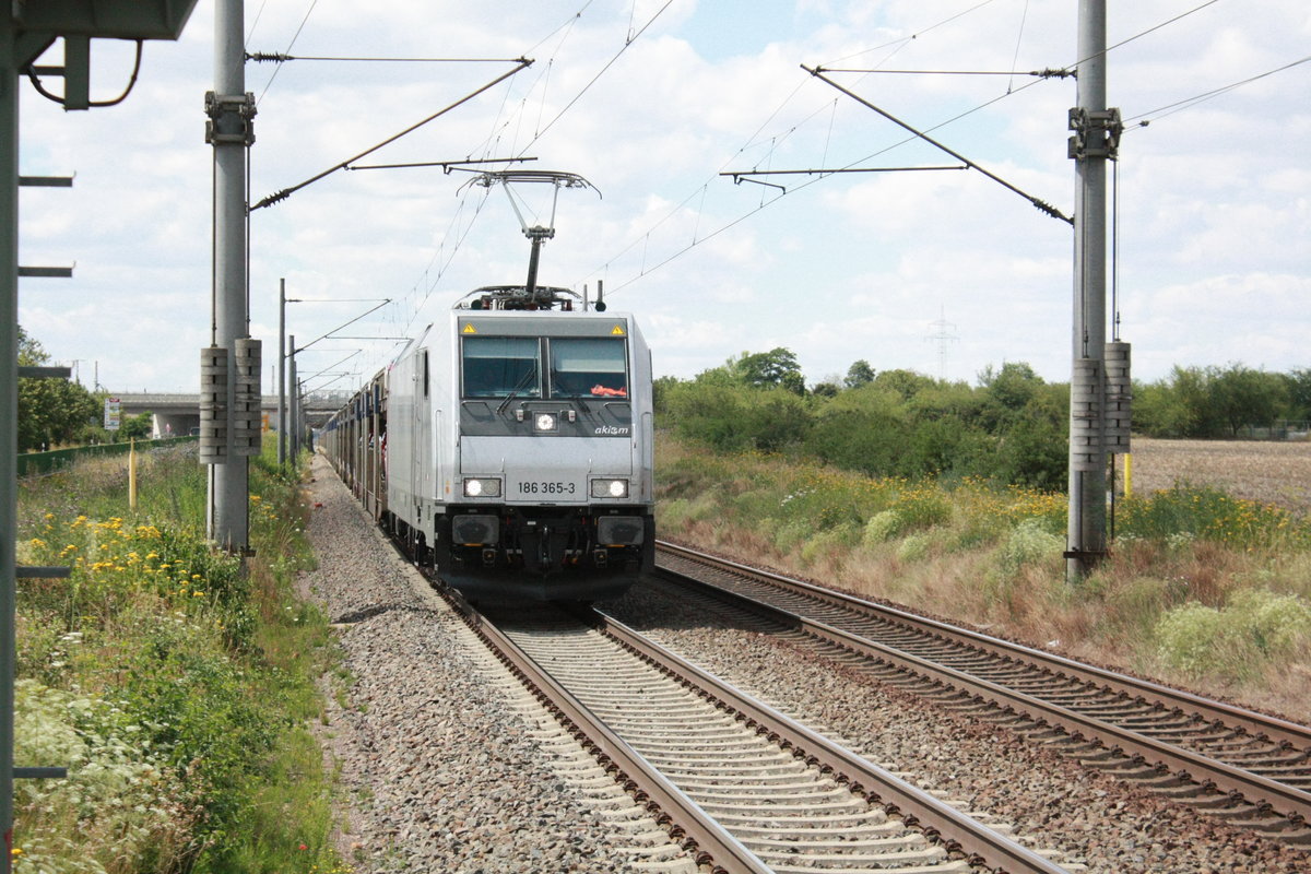186 365 von akiem mit einem Autotransportzug bei der durchfahrt in Z�beritz am 22.7.20