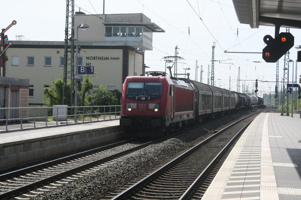 187 150 durchf�hrt mit einen G�terzug den Bahnhof Northeim(Han) am 8.5.20