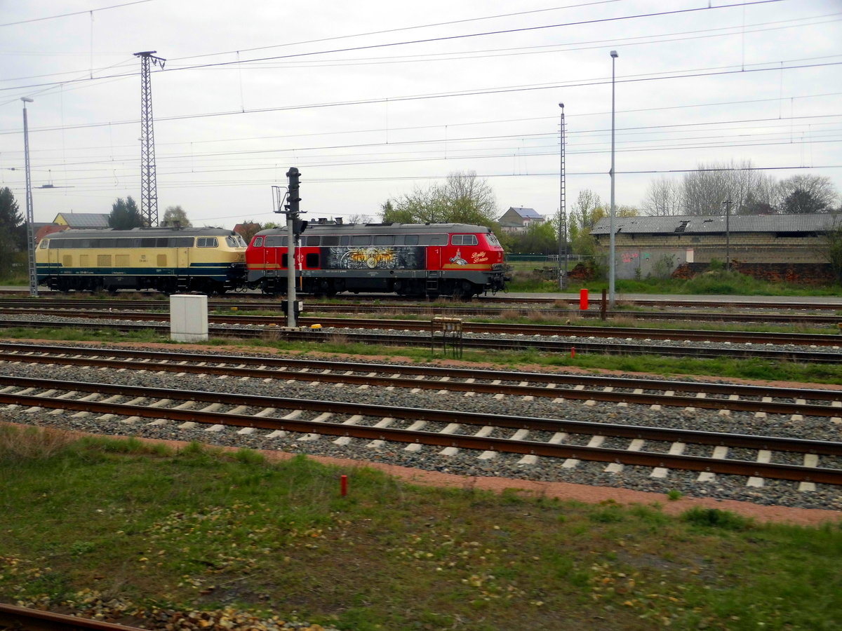218er von Railsystems RP abgestellt in Gro�korbetha am 8.4.17