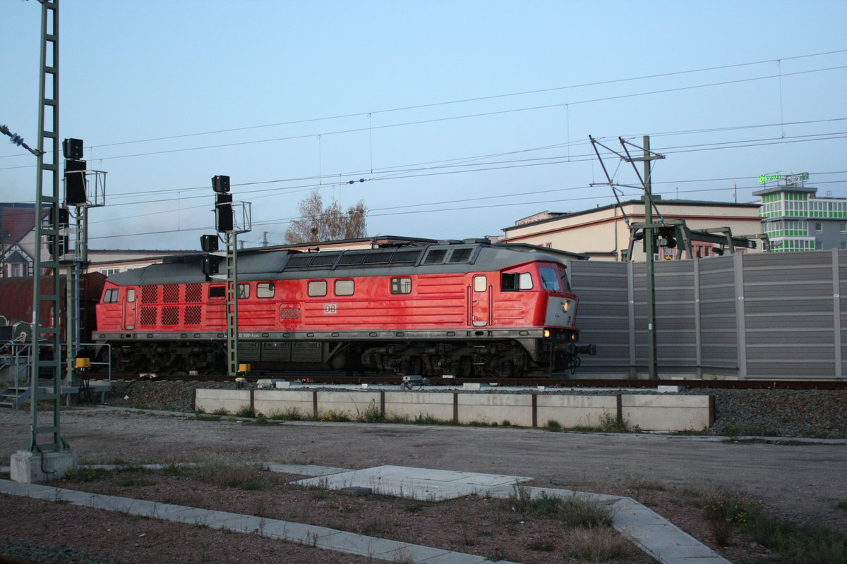 232 908 mit einen G�terzug in der G�terumfahrung am Bahnhof Halle/Saale Hbf am 14.11.19