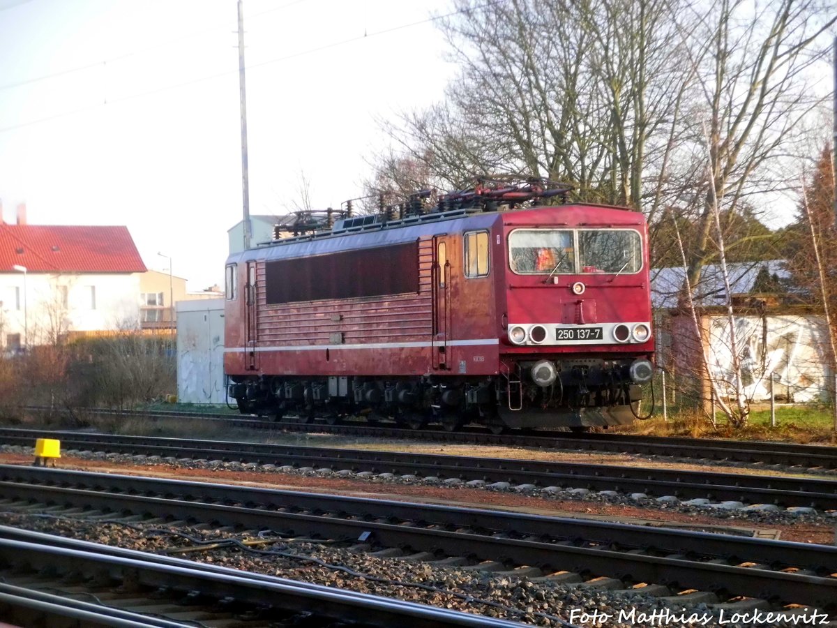 250 137 F�hrt in Richtung LEG Abstellanlage in Delitzsch am 24.3.17