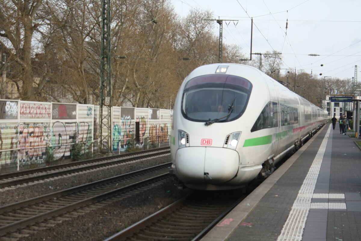411 XXX bei der Durchfahrt im Bahnhof K�ln S�d am 2.4.22