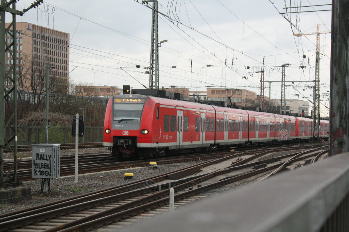 425 091 mit 425 XXX verl�sst den Bahnhof K�ln Messe/Deutz am 2.4.22
