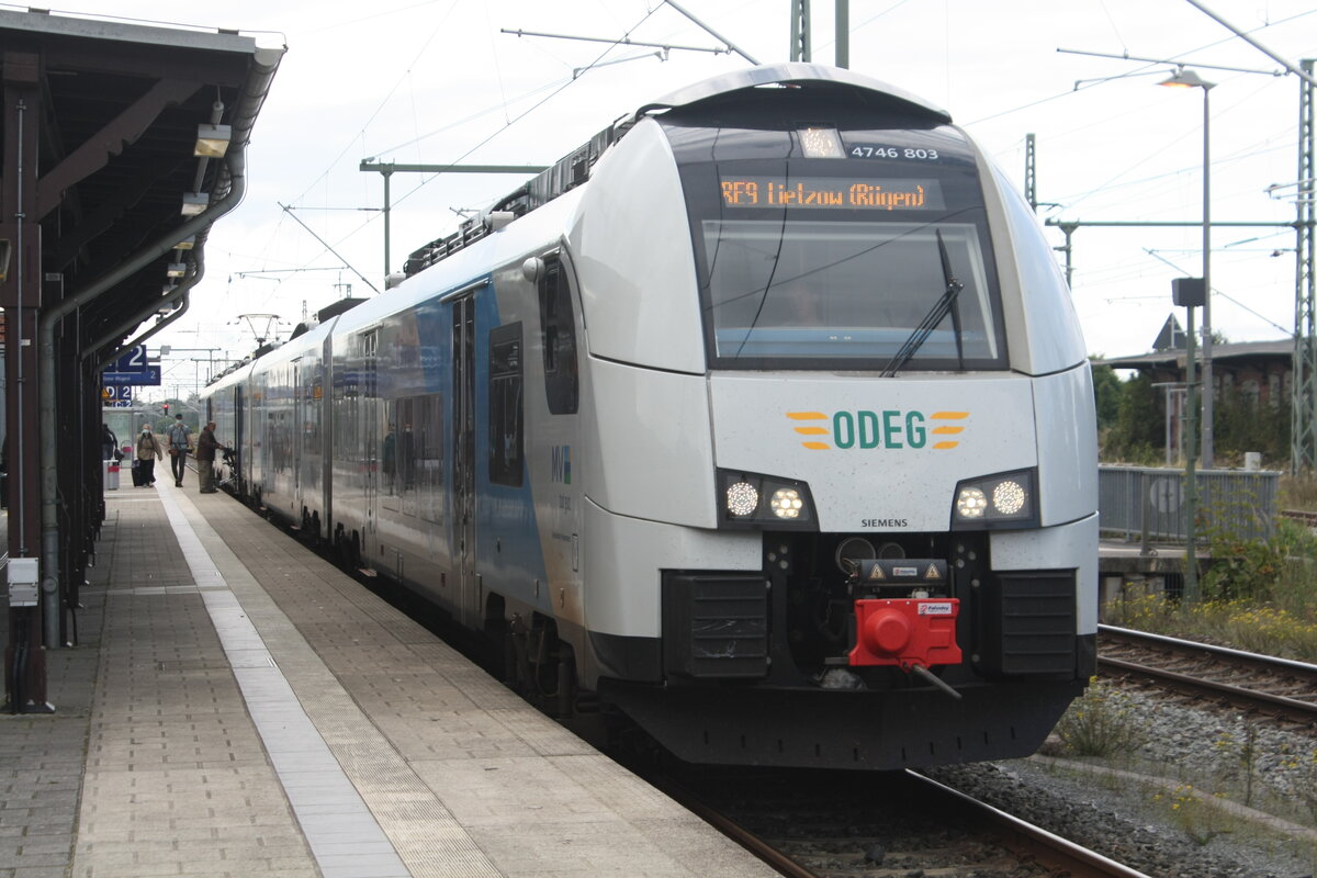 4746 803/303 der ODEG im Bahnhof Bergen auf R�gen am 20.9.21
