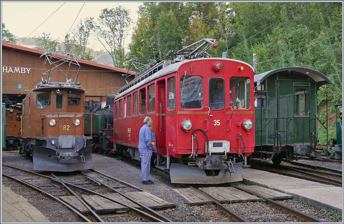 50 Jahre Blonay Chamby - MEGA BERNINA FESTIVAL: der erste Zug für das MEGA BERNINA FESTIVAL wird in Chaulin formiert. 

8. Sept. 2018 
