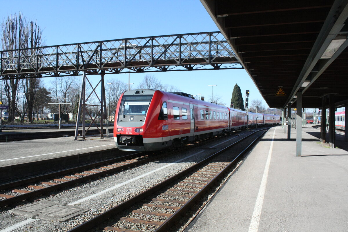 612 584/084 und 612 XXX/XXX als RE7 von Lindau-Reutin kommend mit ziel N�rnberg Hbf bei der Einfahrt in den Bahnhof Lindau Insel (ehemals Lindau Hbf) am 24.3.21