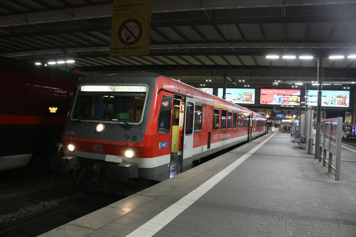 628 567 / 928 567 der S�dostbayernbahn mit Ziel M�hldorf (Oberbayern) im Bahnhof M�nchen Hbf am 24.3.21