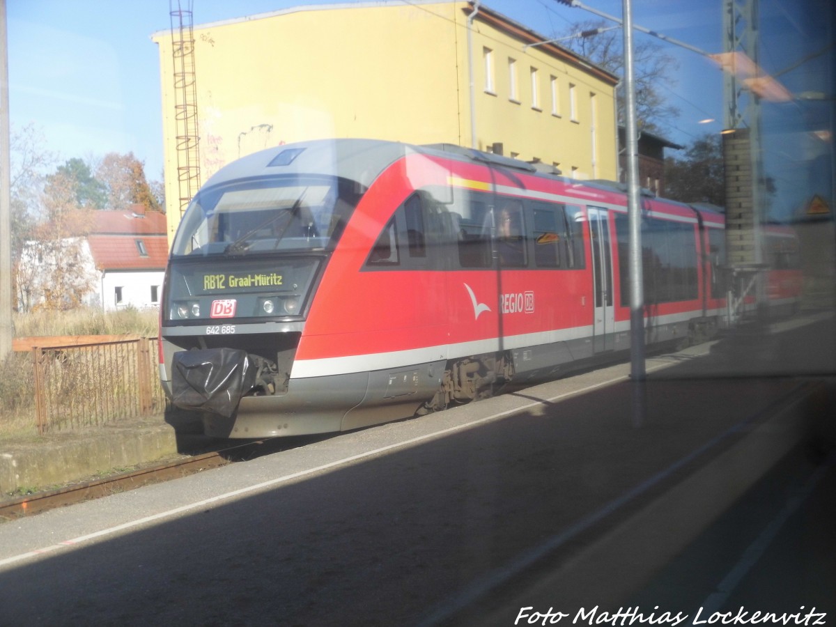 642 685 / 185 als RB mit ziel Graal-M�ritz im Bahnhof R�vershagen am 8.11.15