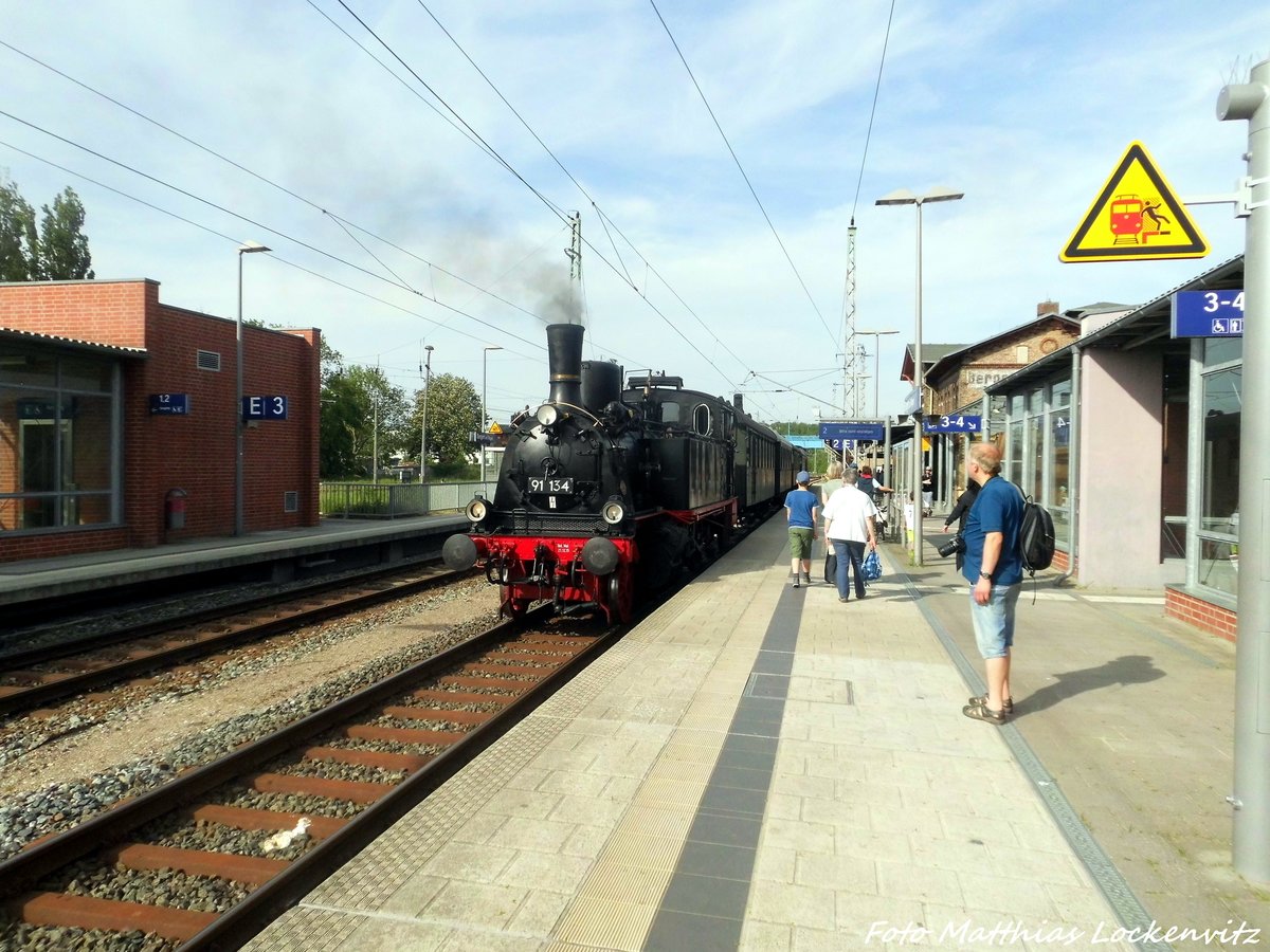 91 134 und 112 703 (203 230) auf rangierfahrt im Bahnhof Bergen auf R�gen am 22.5.16