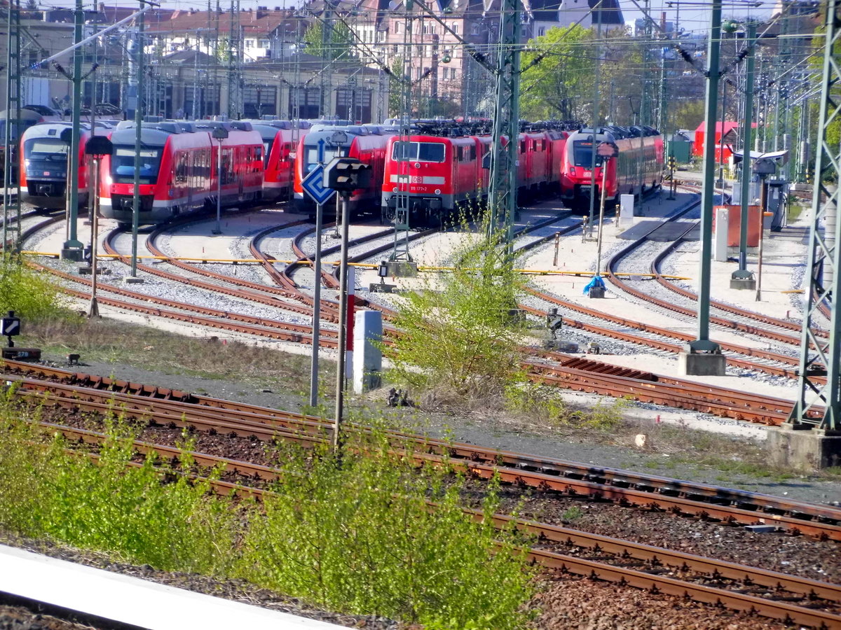 Abgestellte 111er, 648er und 642er in N�rnberg am 8.4.17