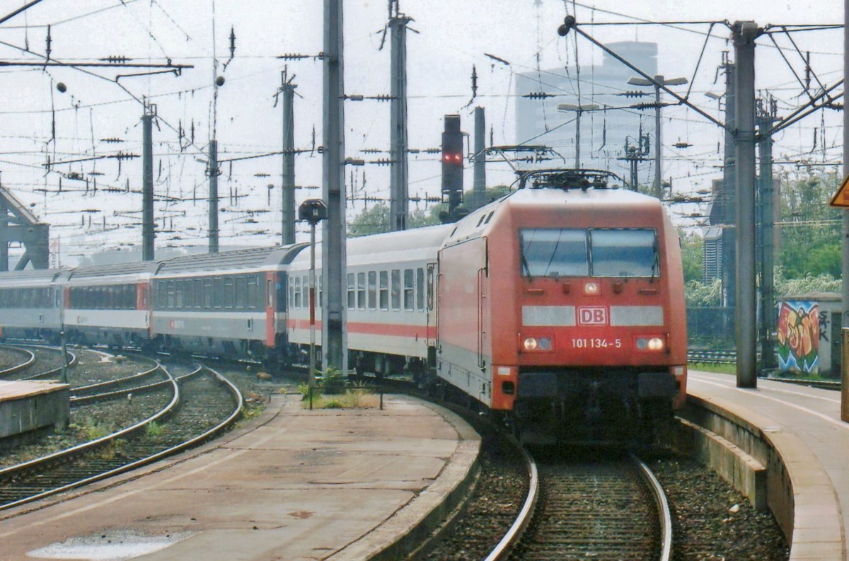 Am 13 Mai 2010 treft 101 134 in K�ln Hbf ein.