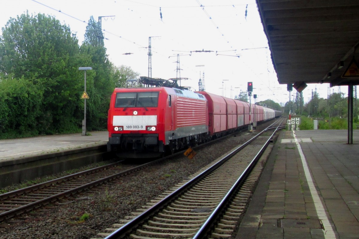 Am 14 April 2014 durchfahrt 189 083 Emmerich und b�gelt w�hrend der Fahrt die NL-Pantograf ab.
