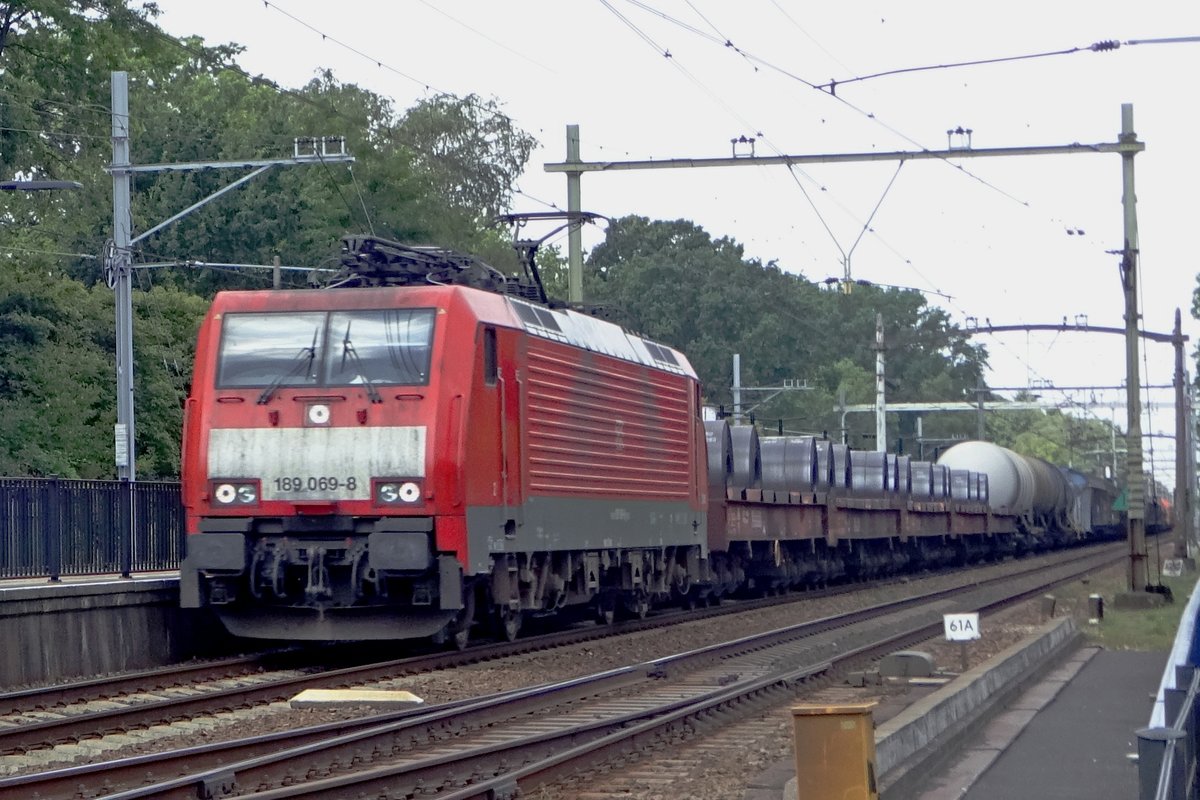Am 19 Juli 2019 durchfahrt 189 069 Tilburg-Universiteit.