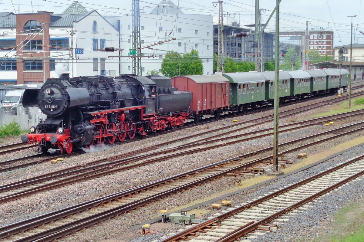 Am 29 April 2018 verl�sst 52 8195 mit ein Sonderzug Trier. 