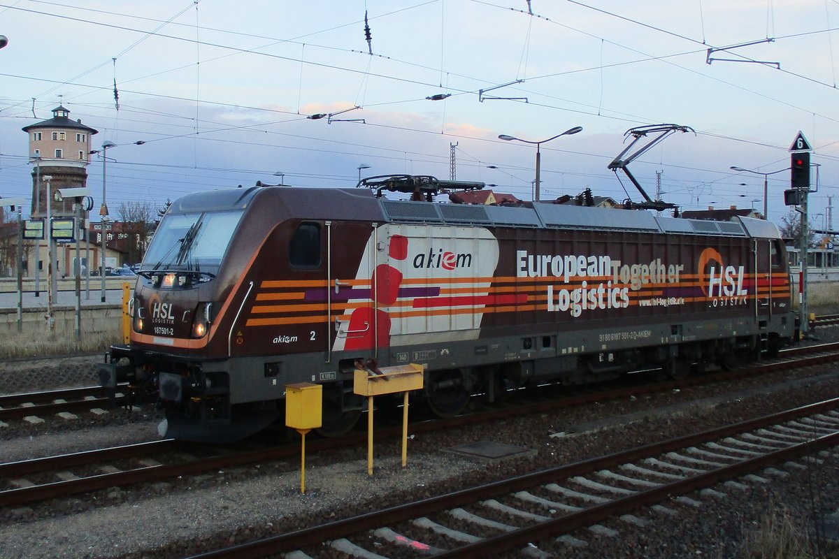 Am Abend von 4 April 2018 ruht sich HSL 187 501 in Angerm�nde. 