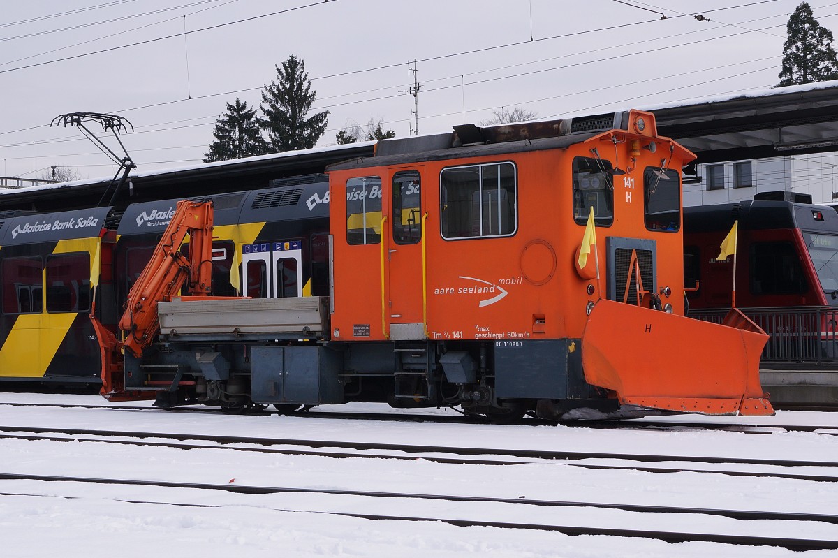 ASm: Tm 2/2 141 mit Schneepflug auf dem Bahnhof Langenthal am 28. Januar 2015.
Foto: Walter Ruetsch