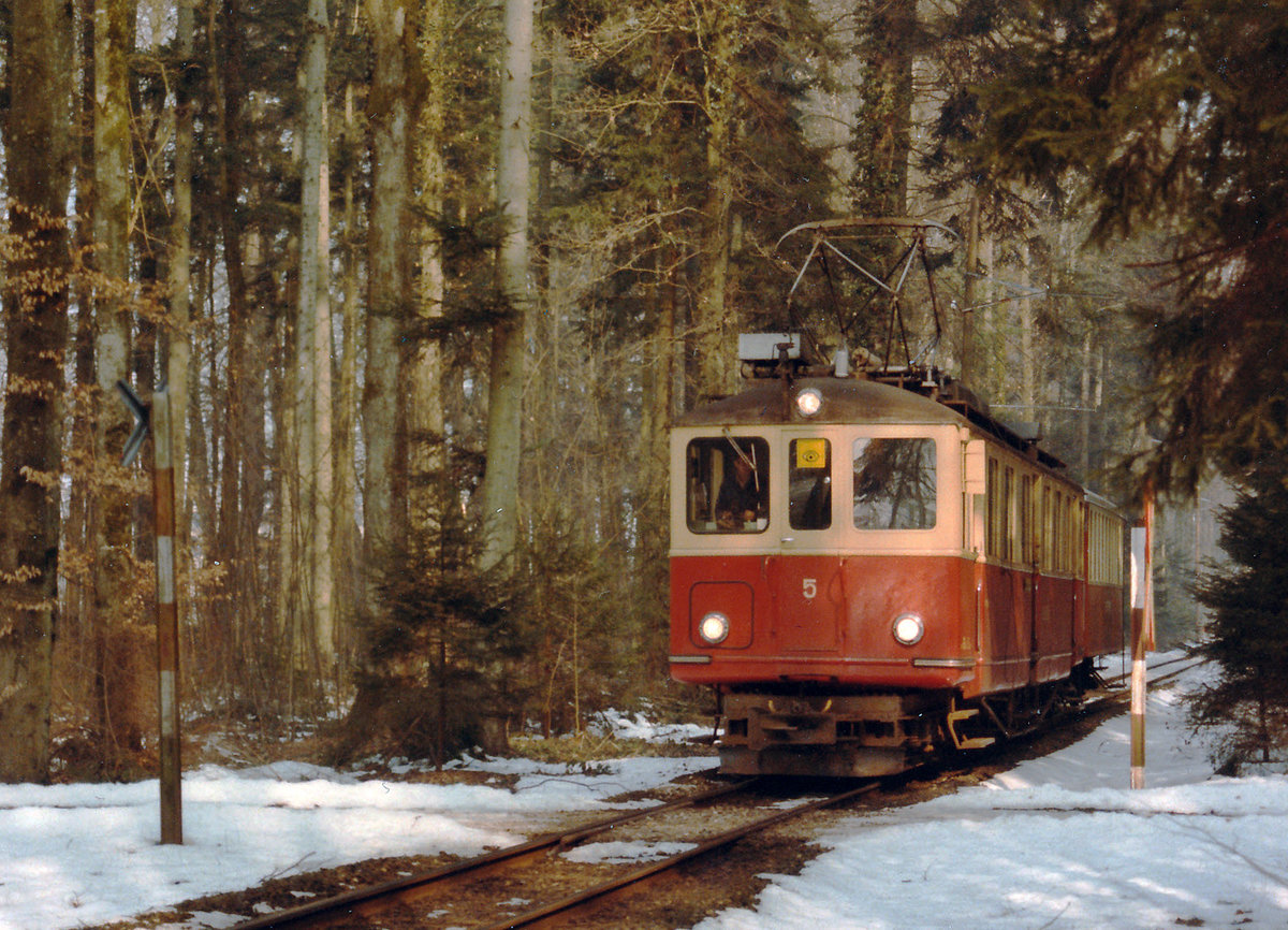 ASm/OJB/SNB: BDe 4/4 5 + C2 23 bei Langenthal im M�rz 1984.
Foto: Walter Ruetsch