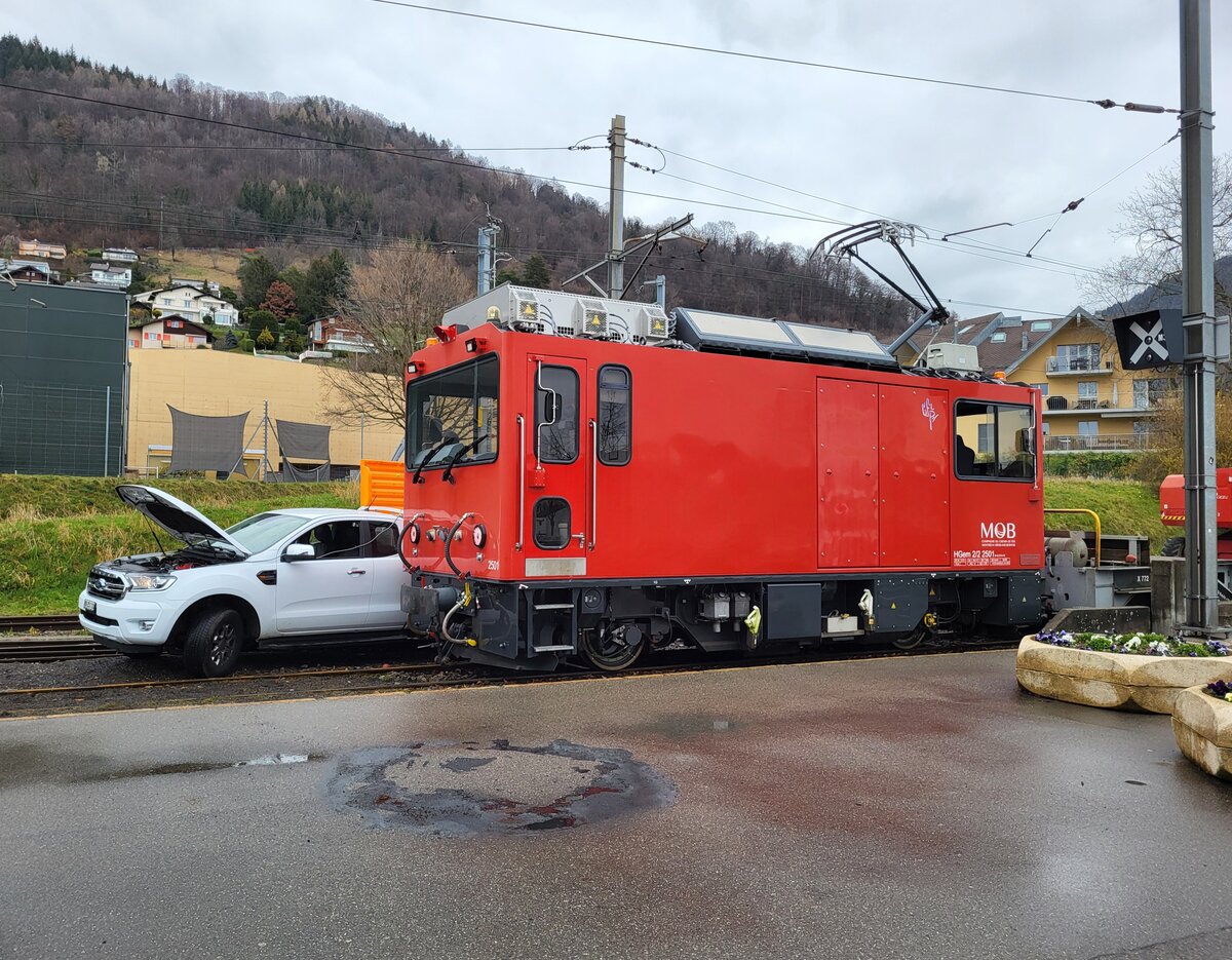Auch wenn es nicht danach aussieht: die MOB HGem 2/2 2501 (ex CEV  MVR) wird betankt.
Blonay, den 1.März 2024