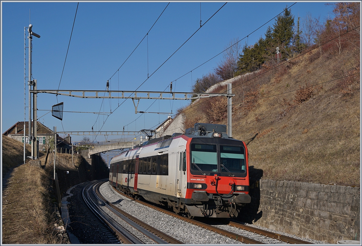 Auf neuen Gleisen fährt ein SBB RBDe 560 zwischen Bossières und Grandvaux in Richtung Palézieux.

15. Feb. 2019