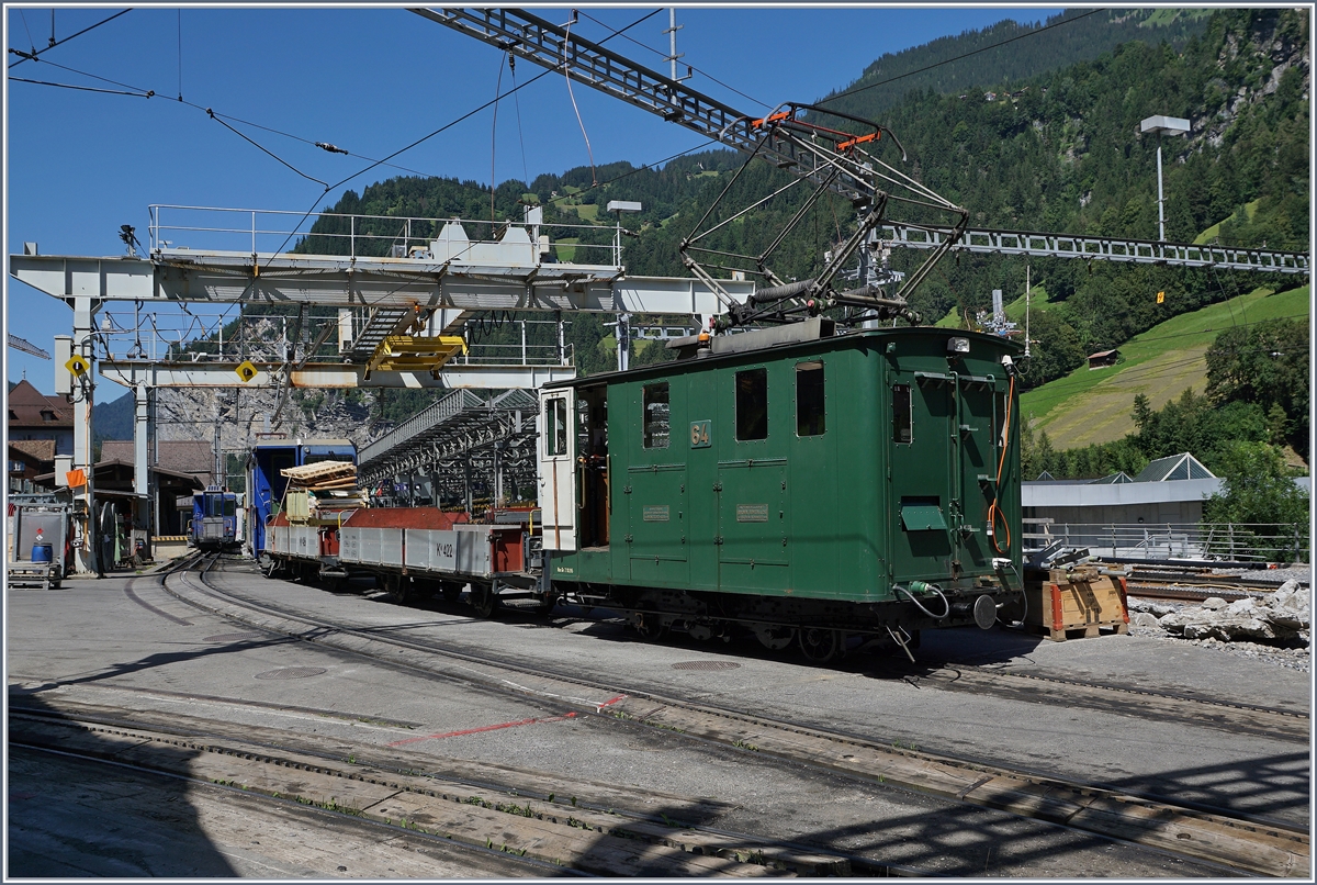 Bei der Ankunft in Lauterbrunnen konnte ich diesen Bauzug mit einer WAB He 2/2 fotografieren.
8. August 2016