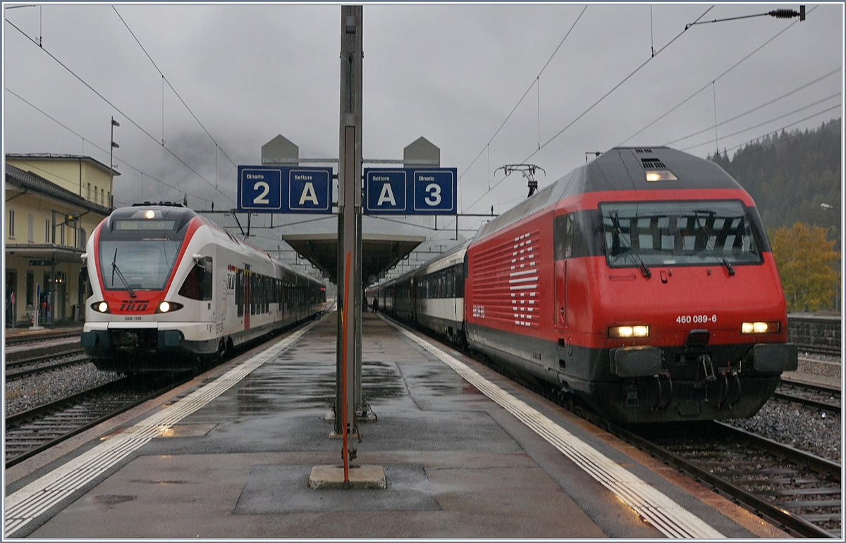 Bei garstigem Wetter zeigen sich in Airolo ein Tilo Flirt und die SBB Re 460 089-5 . 

19. Okt. 2019