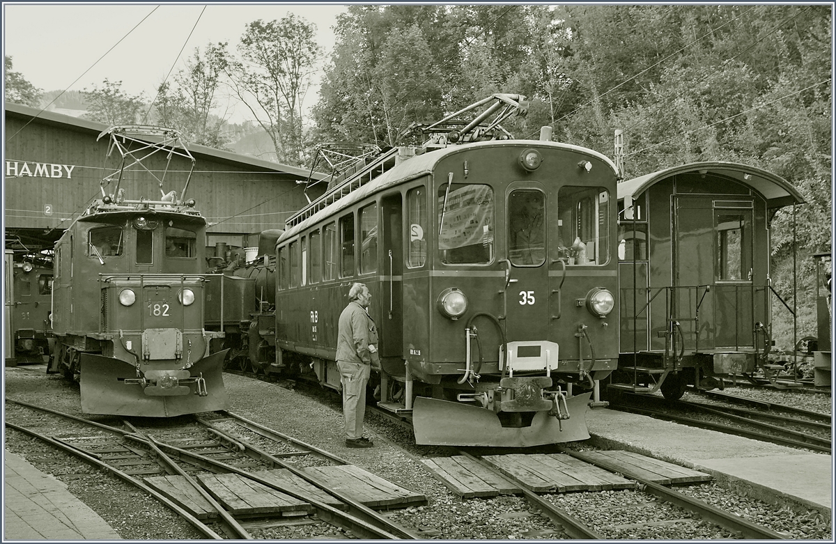 Bernina-Bahn Abmieten bei der Blonay-Chamby Bahn in Chaulin: Ge 4/4 182 und ABe 4/4 35. 

8. Sept. 2018