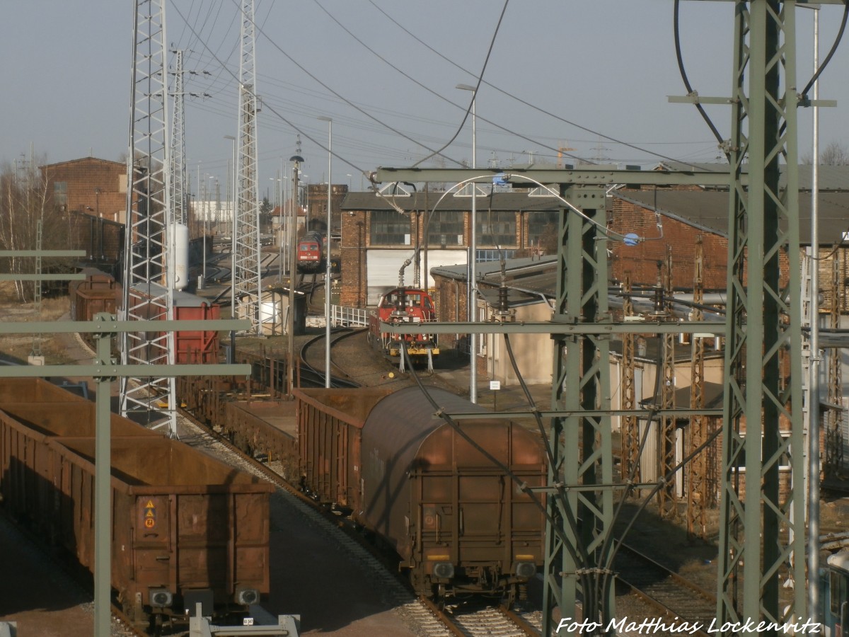 Blick auf den Schrottzug von der Berliner Br�cke in Halle (Saale) am 17.3.15