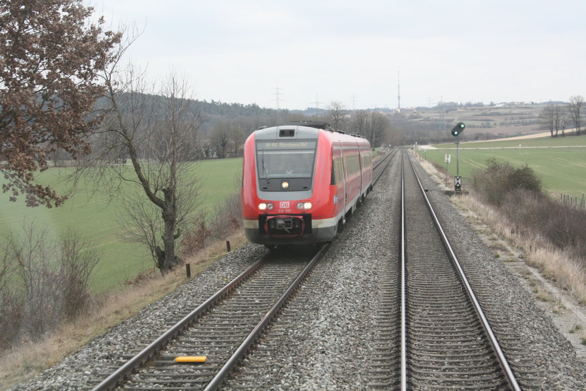 Blick aus der 218 105 auf den 612 597/097 als RE40 mit ziel N�rnberg Hbf zwischen Schwandorf und Regensburg am 23.3.21