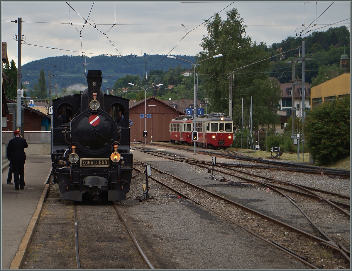 BLONAY-CHAMBY PINGSTFESTIVAL 2015: Dieses Jahr war kleine LEB G 3/3 N° 8 Gastlok bei der Blonay Chamby Museumsbahn, hier in Blonay am 24. Mai 2015.
